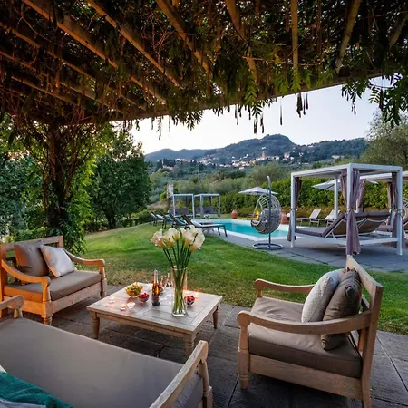 In Lucca With Scenic Views *