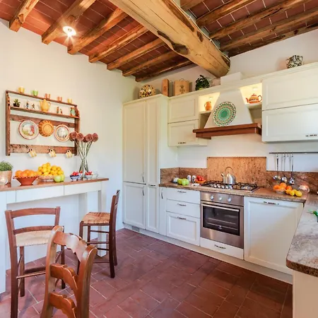 Casa vacanze In Lucca With Scenic Views San Gennaro (Lucca)